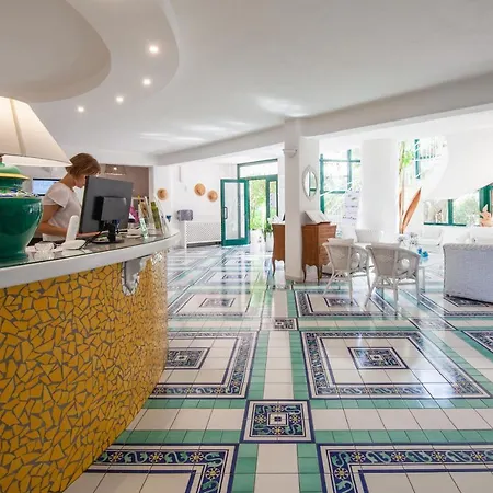 Отель Paradiso Terme & Con 5 Piscine Termali